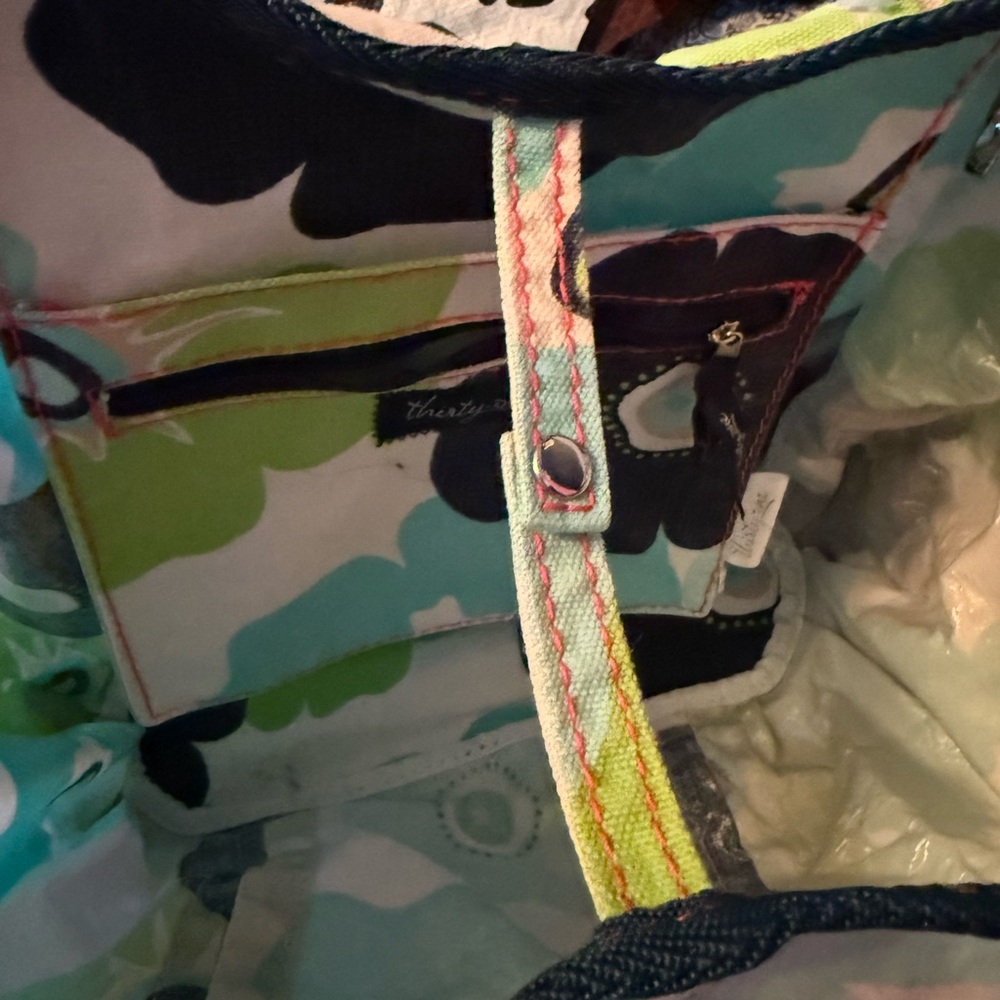 Thirty-One Canvas Floral Beach Tote | Water-Resistant Lining | Snap Closure - Picture 7 of 7